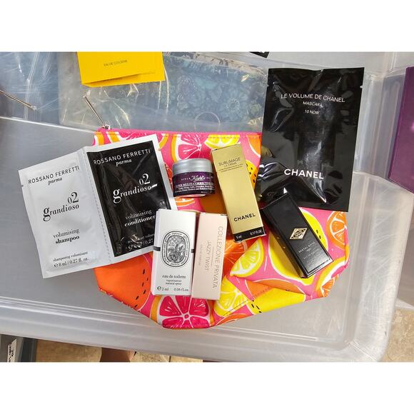 MYSTERY MAKEUP BAG - SURPRISE SAMPLES - Picture 4 of 5